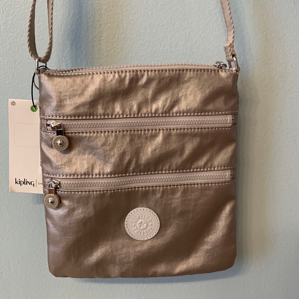 Kipling Keiko Metallic Glow crossbody/Shoulder bag in pale gold.